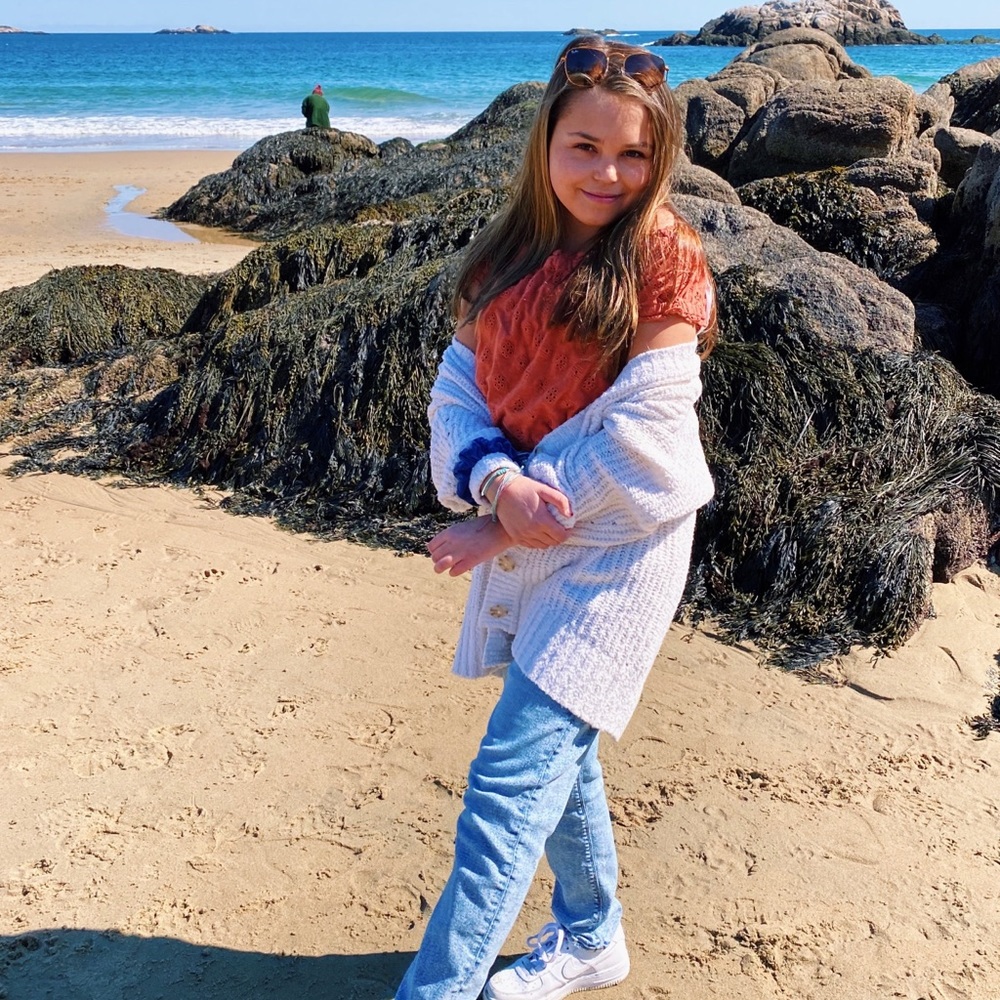 Meet your Posher, Ava